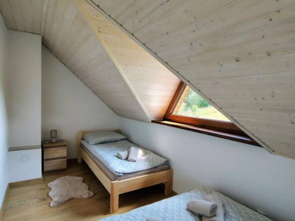 Bliźniak nad stawem