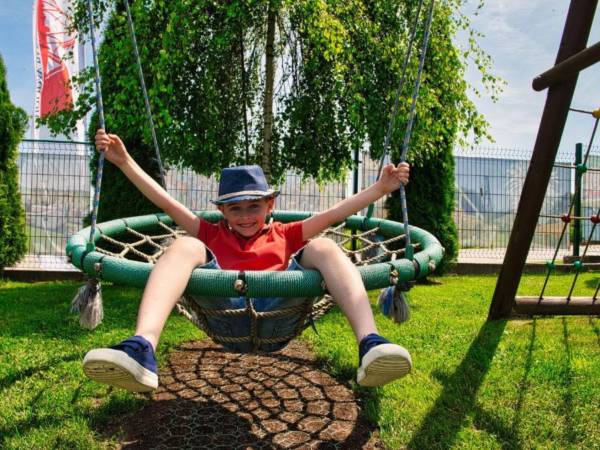 Plac zabaw i strefa dla dzieci i rodziców