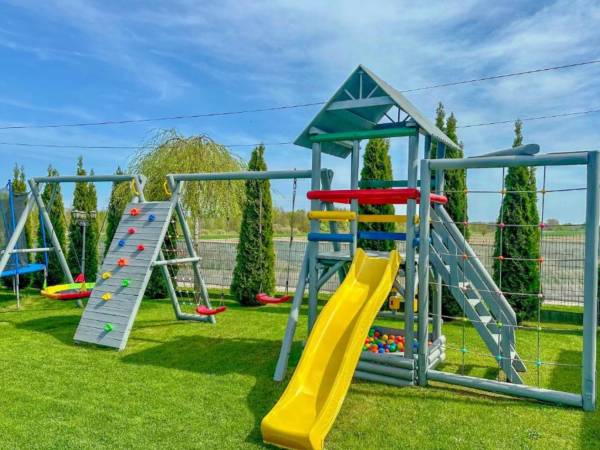 Plac zabaw i strefa dla dzieci i rodziców