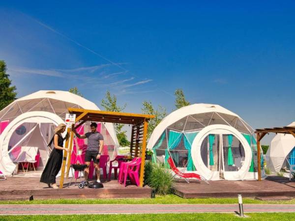 Niepowtarzalne domki sferyczne