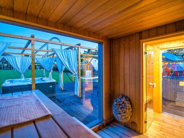 Strefa Spa z jacuzzi, sauną i schładzaczem do sauny