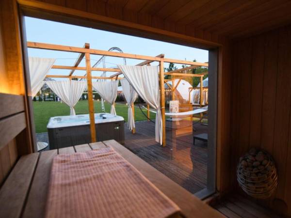 Strefa Spa z jacuzzi, sauną i schładzaczem do sauny
