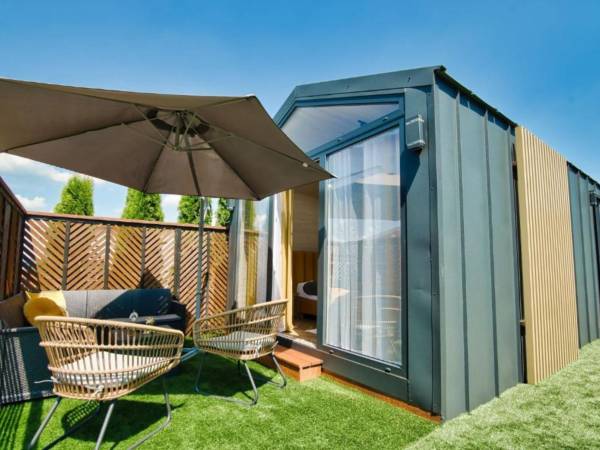 Przestronny taras z miejscem do grillowania 