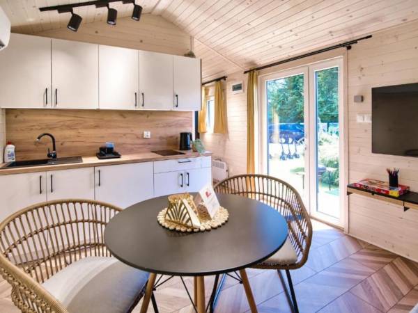 Salon z grami i kolorowankami – przestrzeń do zabawy i relaksu dla całej rodziny