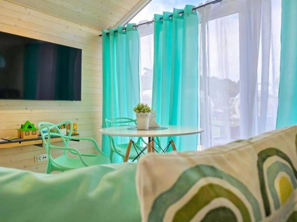 Salon z grami i kolorowankami – przestrzeń do zabawy i relaksu dla całej rodziny!