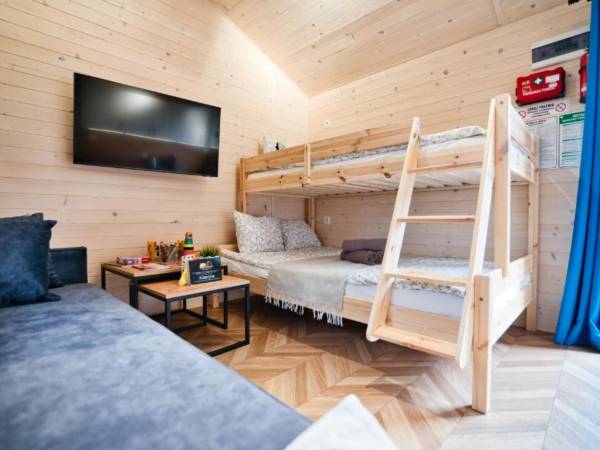 Sypialnia z łóżkiem piętrowym – funkcjonalne i wygodne miejsce do wypoczynku