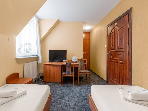 Pokój 2-osobowy, budynek kawiarni