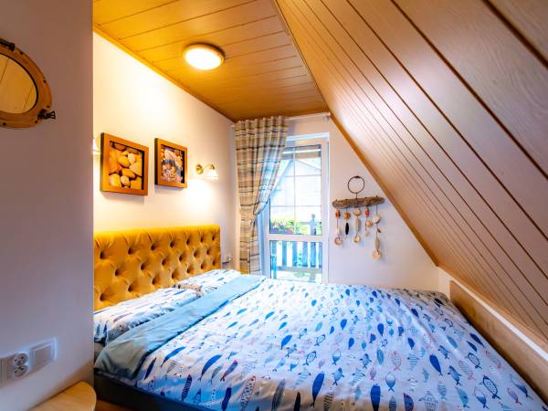 Sypialnia z dużym łóżkiem