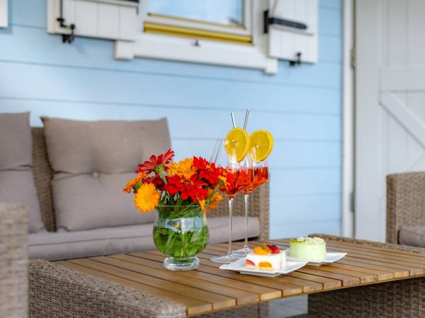 Taras z meblemi wypoczynkowymi