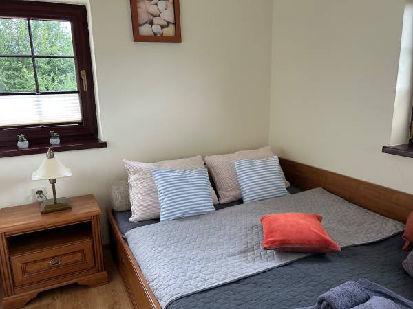 Sypialnia- domek z dwiema sypialniami.