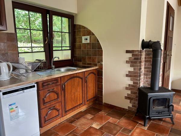 Aneks kuchenny - domek z jedną sypialnią i dwiema łazienkami.