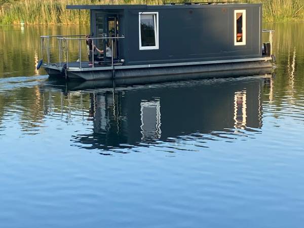 Houseboat-Fello
