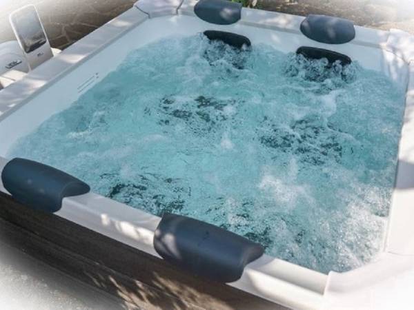 Leśny Zakątek z sauną, basenem i jacuzzi 