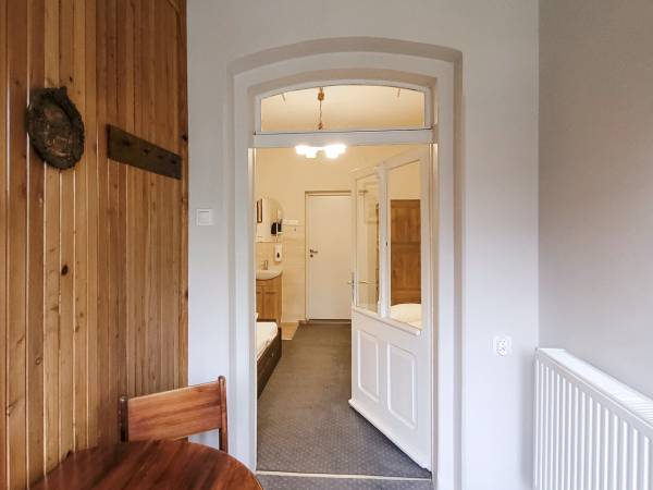 pokój ze wspólną łazienką