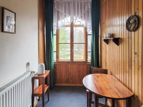 pokój ze wspólną łazienką