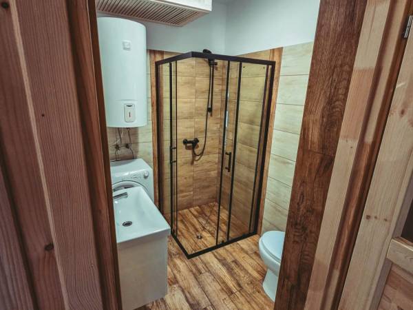 Domek z stawem w lesie SAUNA (BALIA)