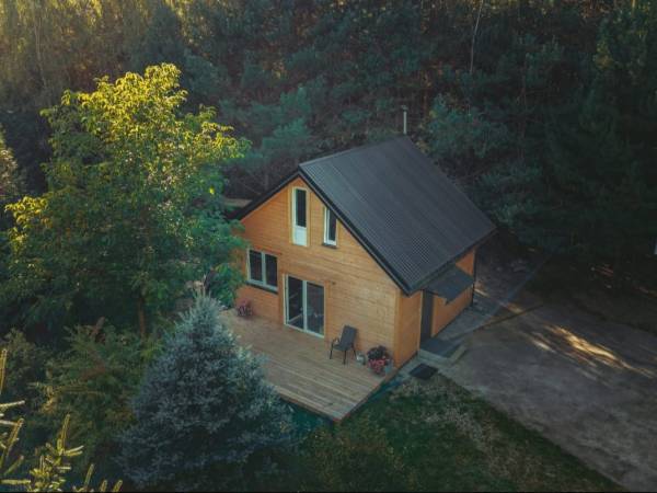 Domek z stawem w lesie SAUNA (BALIA)