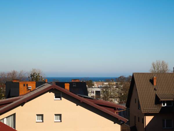 widok na morze z apart. 12