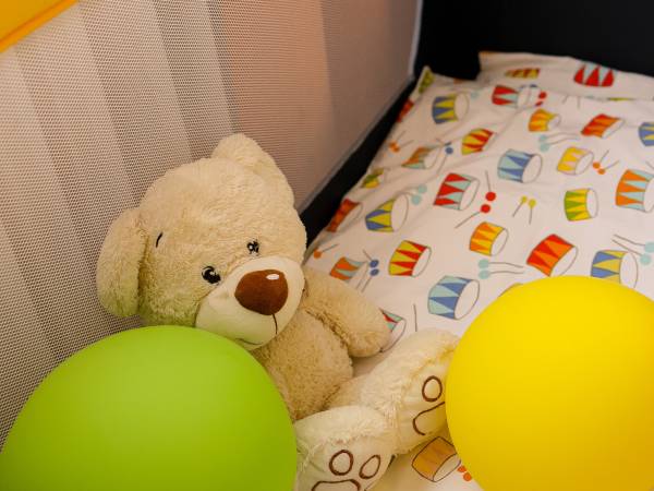 łóżeczko z pościelą