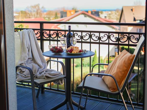 Balkon z widokiem na morze , ap.12