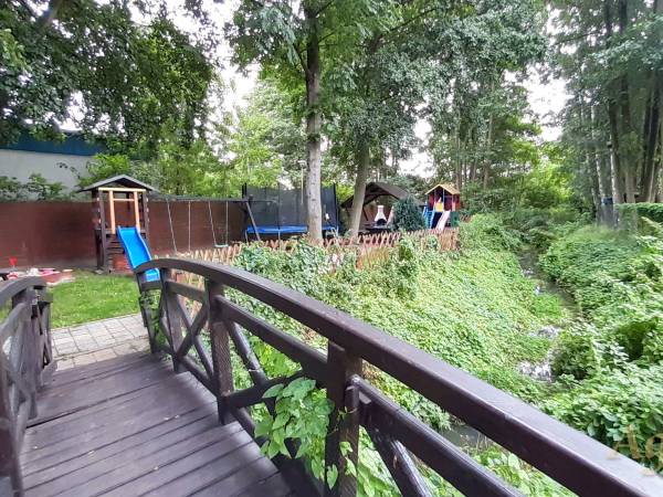 Przejście na plac zabaw 