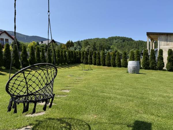 huśtawka przy tarasie