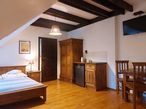 Pokój 2-osobowy z aneksem kuchennym i łazienką