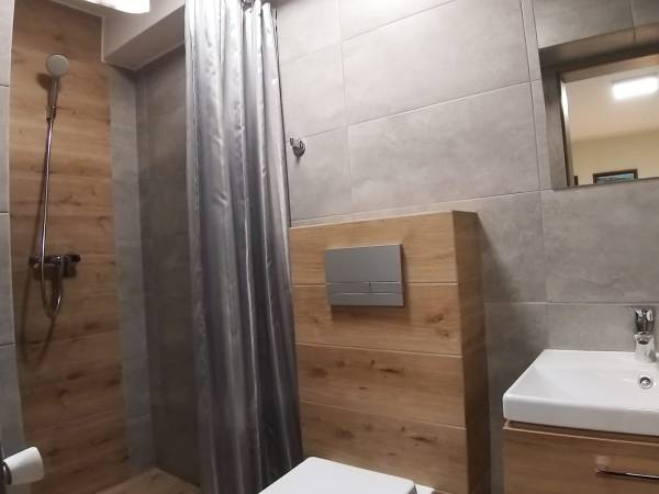 Sandra I łazienka pokoju nr 1 