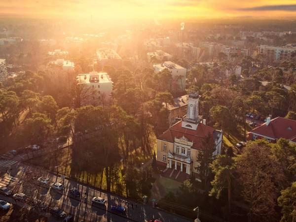 Drewniane przystanki w Otwocku. To warto zobaczyć