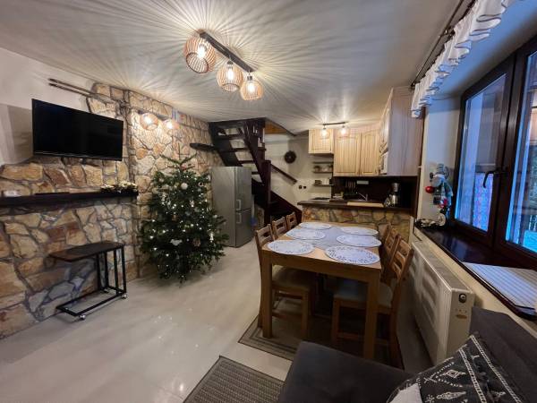 Domek nad górskim potokiem (u Doroty)