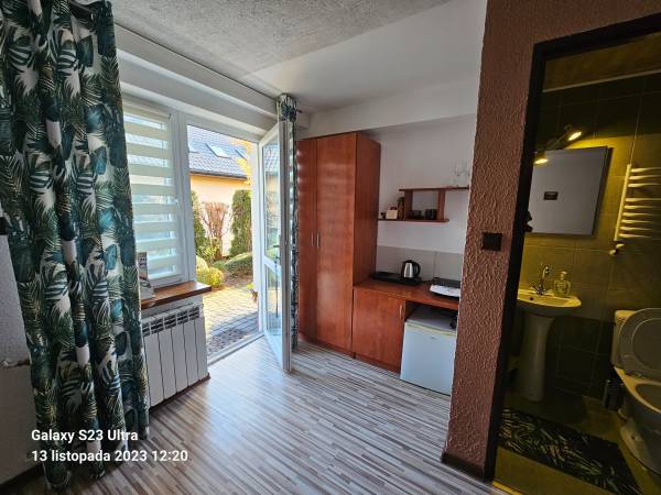 Pokoje i domki u Joli przy jeziorze