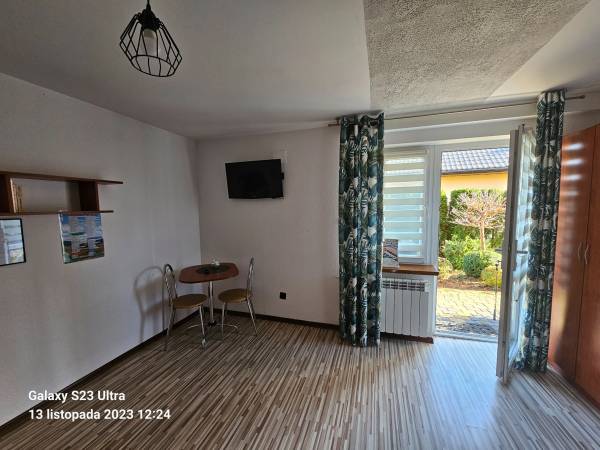 Pokoje i domki u Joli przy jeziorze