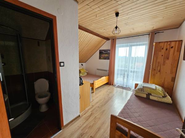 Pokoje i domki u Joli przy jeziorze