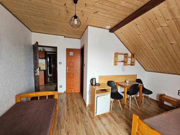 Pokoje i domki u Joli przy jeziorze