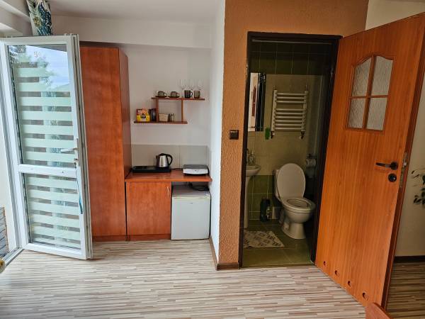 Pokoje i domki u Joli przy jeziorze