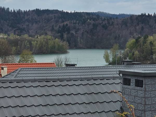 Pokoje i domki u Joli przy jeziorze