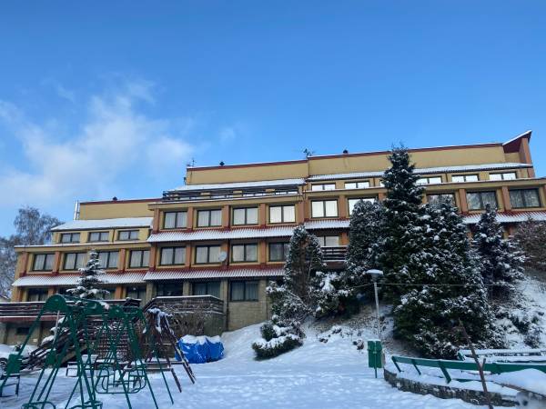 Ośrodek na zewnątrz zimą