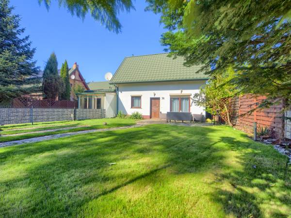 Dom nad Morzem przy lesie