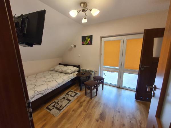 Pokój nr 3: pokój 2 osobowy z łazienką