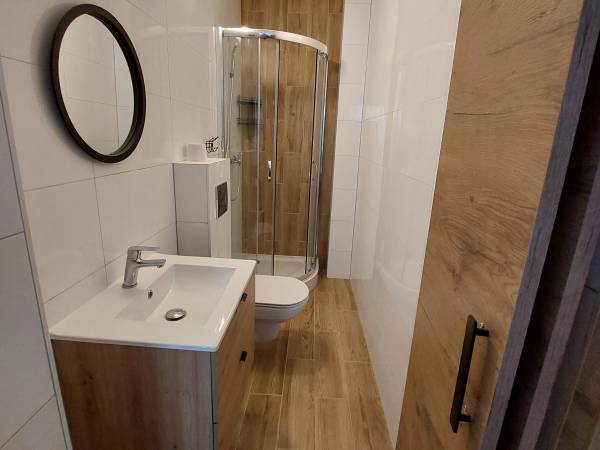 lazienka do pokoju 2os z balkonem nr9