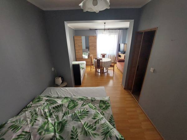 pokój 4os z balkonem nr10.