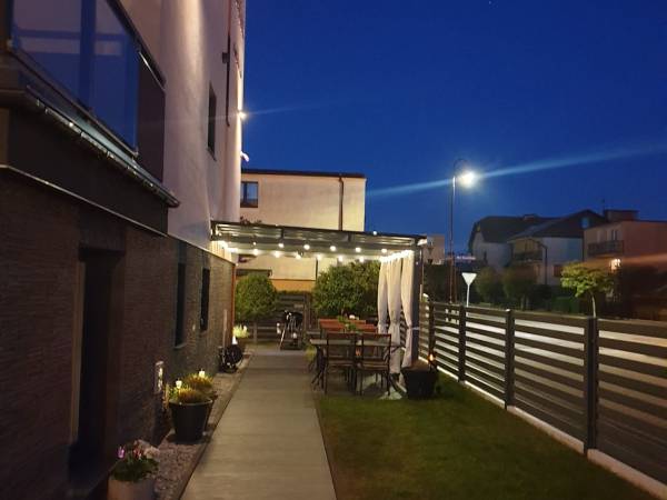 Teren z zewnątrz, miejsce na grilla i odpoczynek 