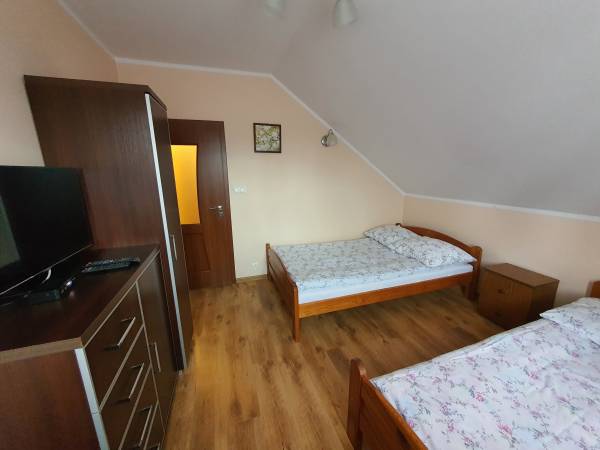 Pokój nr 4: pokój czteroosobowy.