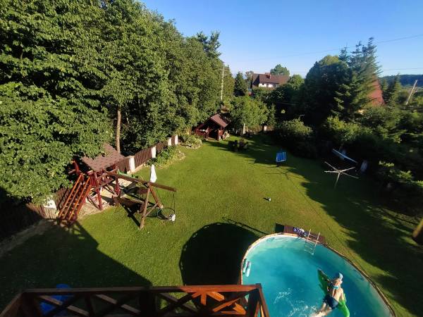 Widok na ogród z pokoi