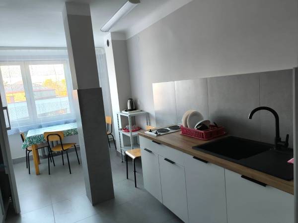 ogólnodostępna kuchnia w pokojach gościnnych