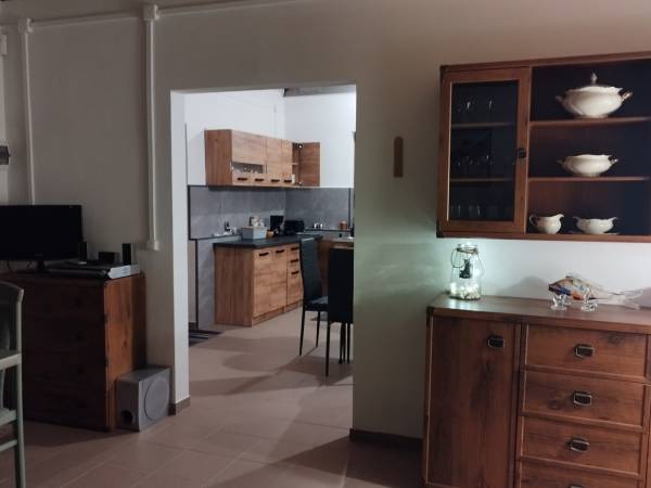 pokój dzienny w Nowoczesnej stodole