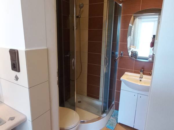 Pokoj nr.2 ,lazienka