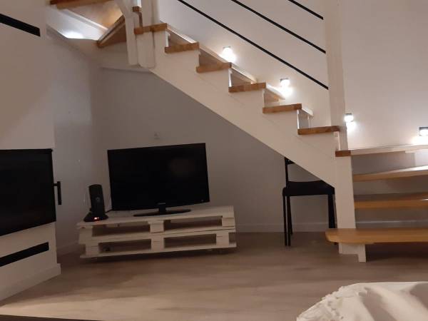 domek z balkonem- salon