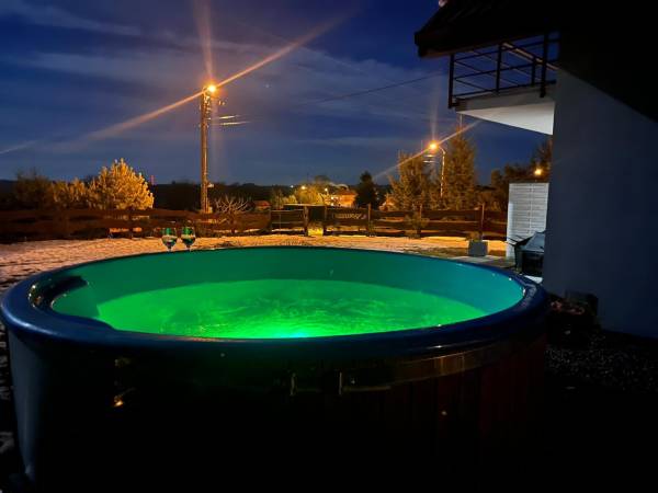 domek z balkonem - bania