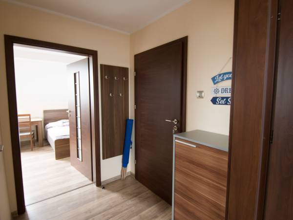 przedpokój apartamentu 2-pokojowego, pokoje nieprzechodnie 